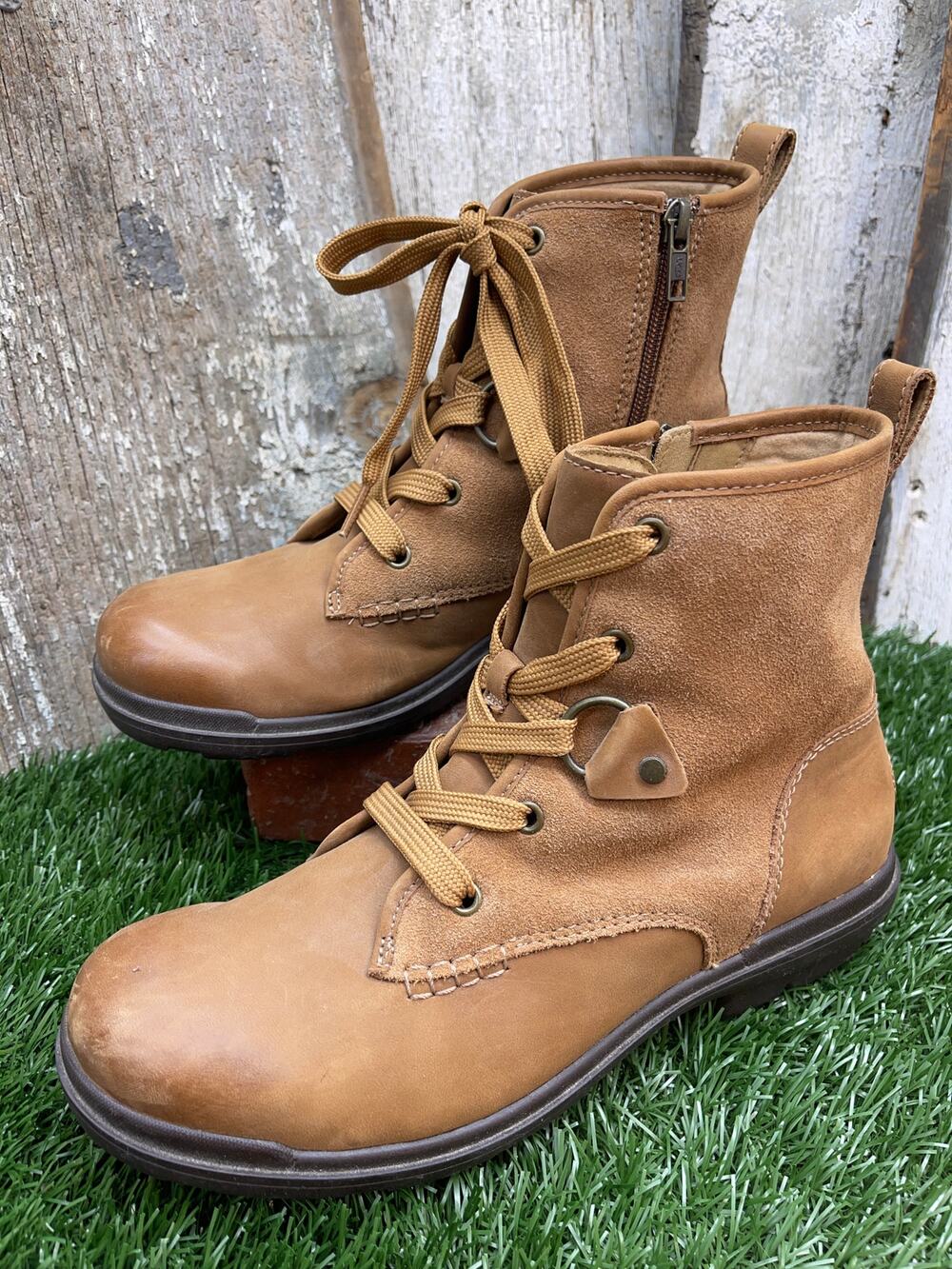 UGG Hapsburg Lace Boot Women's 9.5 Boots